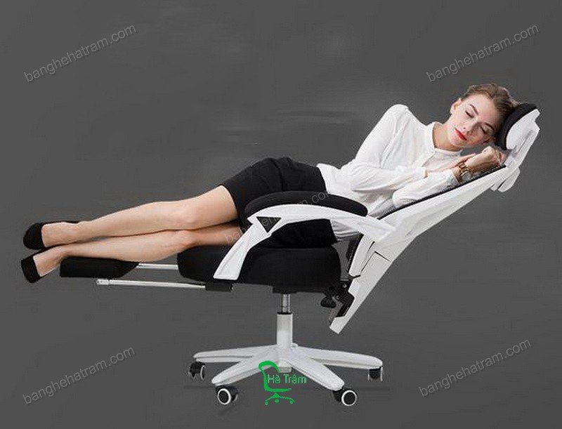 dân văn phòng ngủ trên ghế ngả lưng