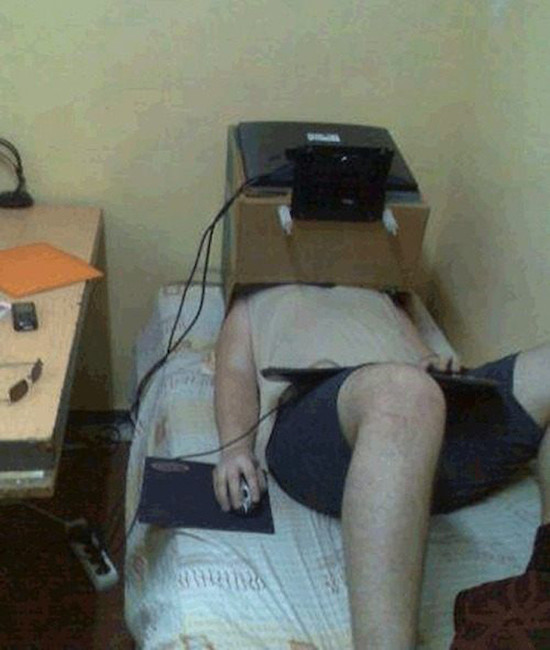 ngồi máy tính k cần ghế